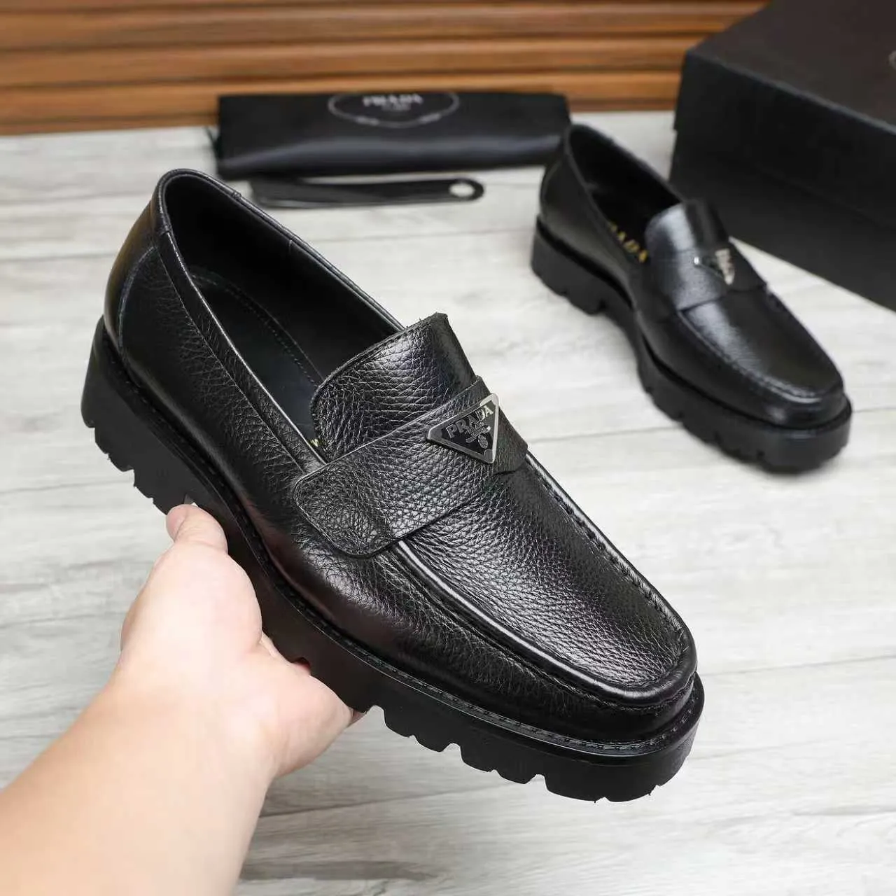 Men's shoes 💰540 💰💰🎩🎩【Prada】Counter 1:1⬆️original reproduction, absolute quality🆗original outsole, high-quality imported rubber, wear-resistant and non-slip, never degummed, upper material: imported first-layer cowhide➕anti-slip foam outsole, official website material, inner material: water-dyed leather lining, 6 colors available! Code number 38-45